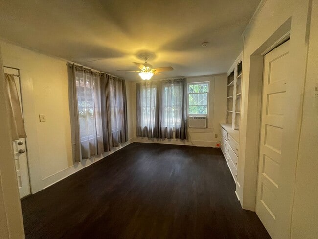 Building Photo - Charming 3-Bedroom Home with Office Near D...