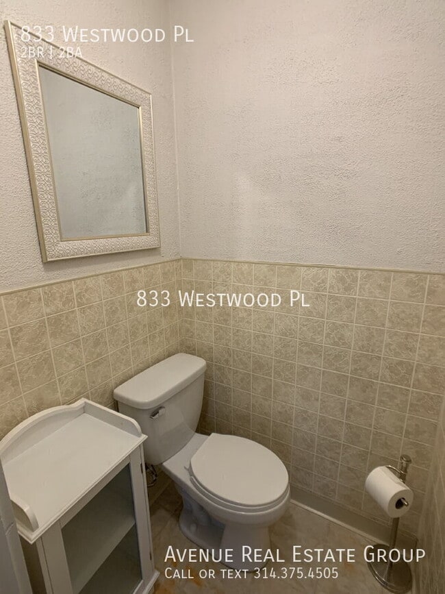 Building Photo - 833 Westwood Pl
