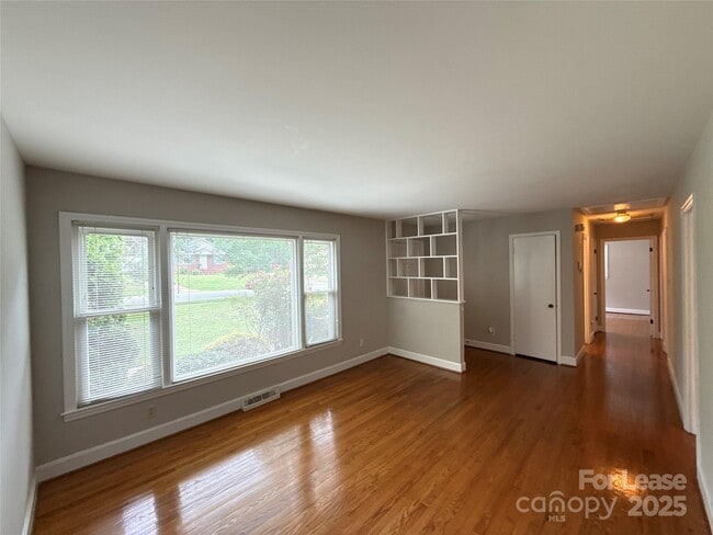 Building Photo - 1521 Woodhill Ln