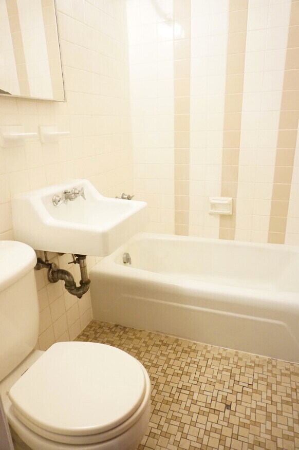 Building Photo - 164 North Beacon St