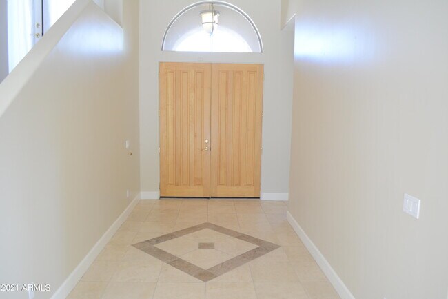 Building Photo - 7637 E Calle De Las Brisas