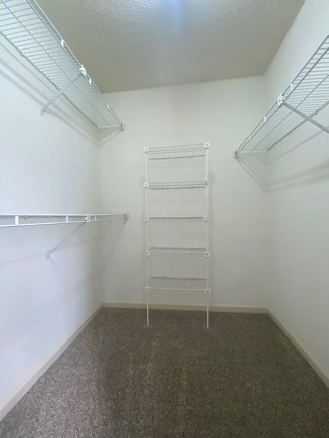 Building Photo - Ranch 3 bed, 2 bath Ranch with fenced yard...