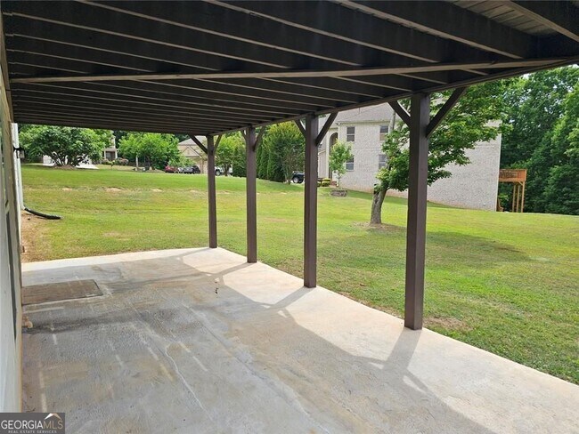 Building Photo - 3755 Long Lake Dr