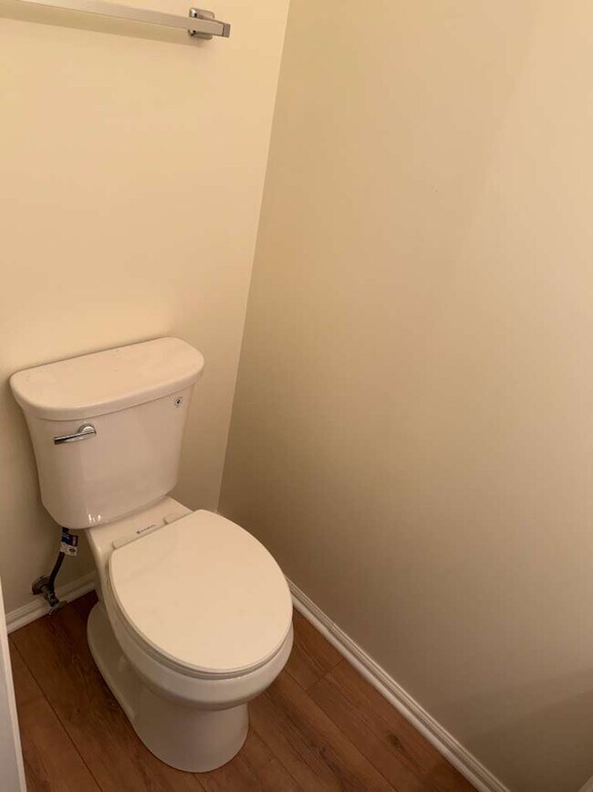 Building Photo - 1640 Hilton Head Dr