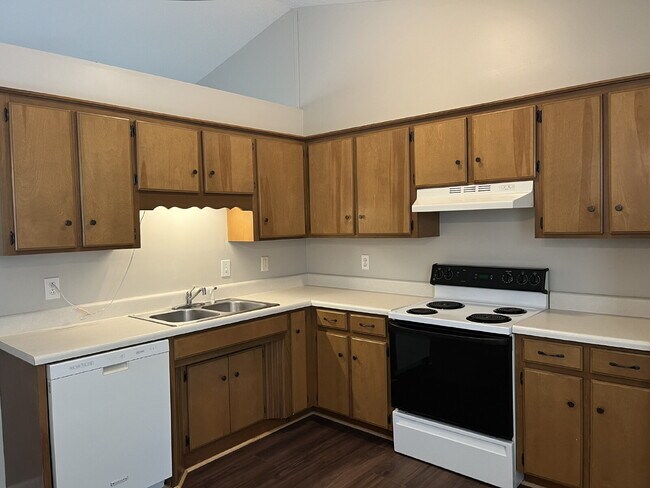 Building Photo - 805 Poplartree Ct