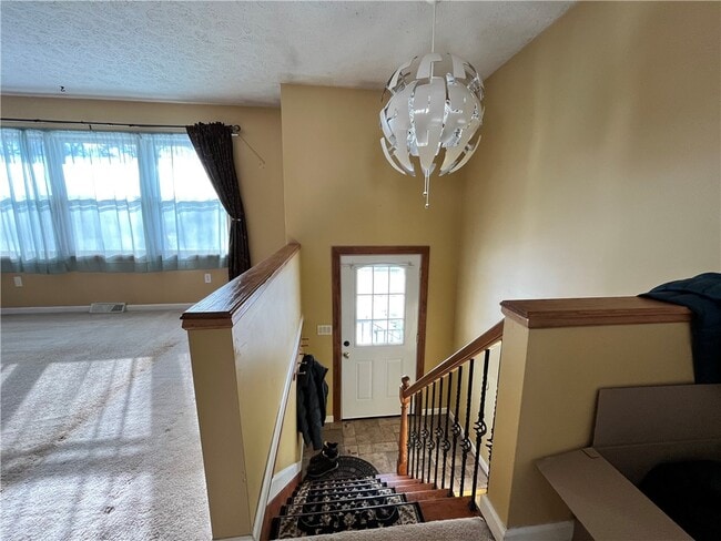 Building Photo - 28 Willow Dr