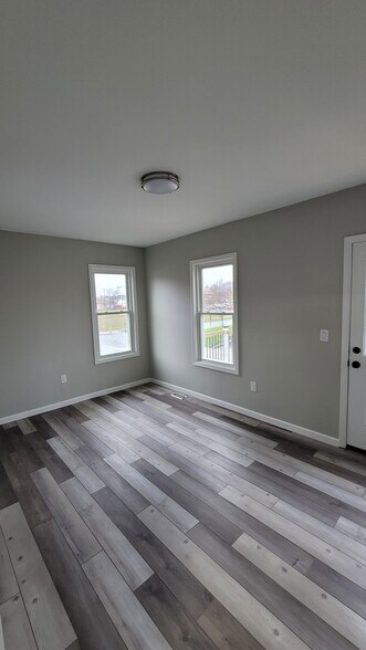 Building Photo - 1351 E Mound St