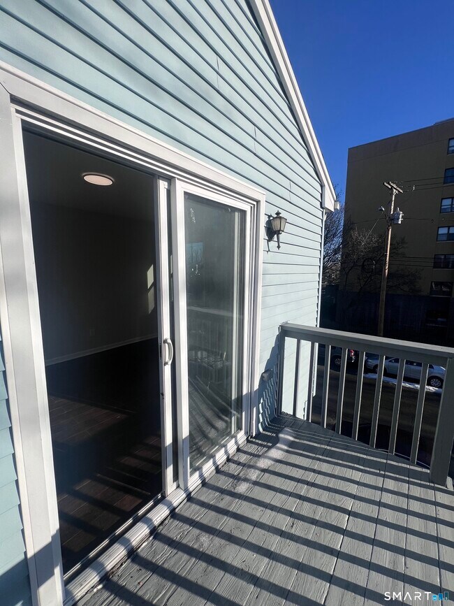 Building Photo - 93 Shell St