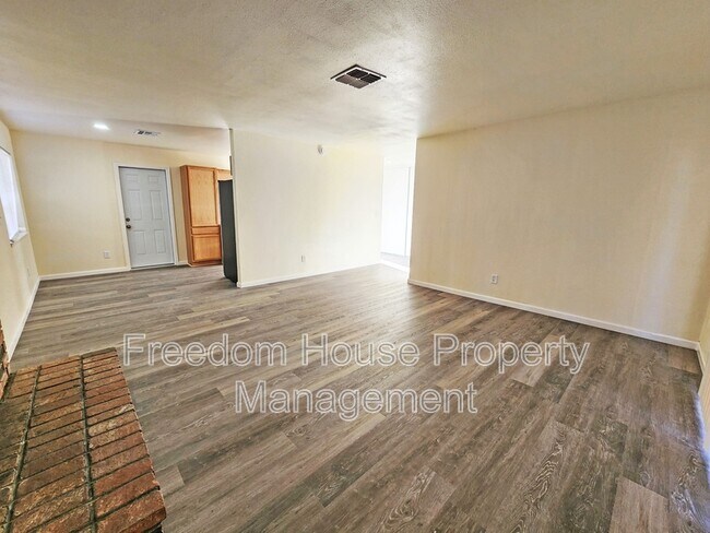 Building Photo - 1930 Kearney St