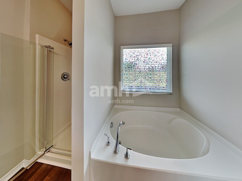 Building Photo - 15 Bevington Ct