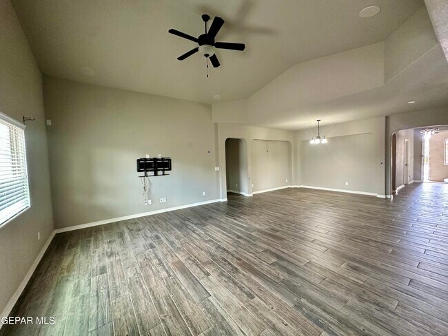 Building Photo - 7785 Enchanted Cir Dr