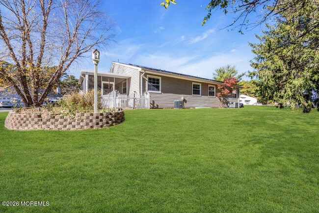 Building Photo - 5B Spring St