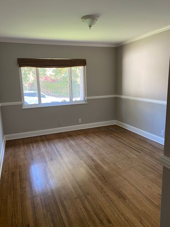 Building Photo - Beautiful Home in the Ventura Foothills