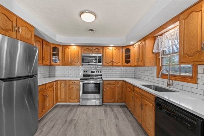 Building Photo - 38 Roosevelt St