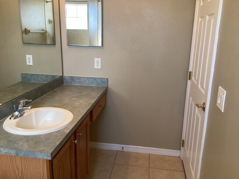 Building Photo - 1419 Hunterman Ln