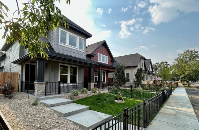 Building Photo - 1806 S Manitou Ave