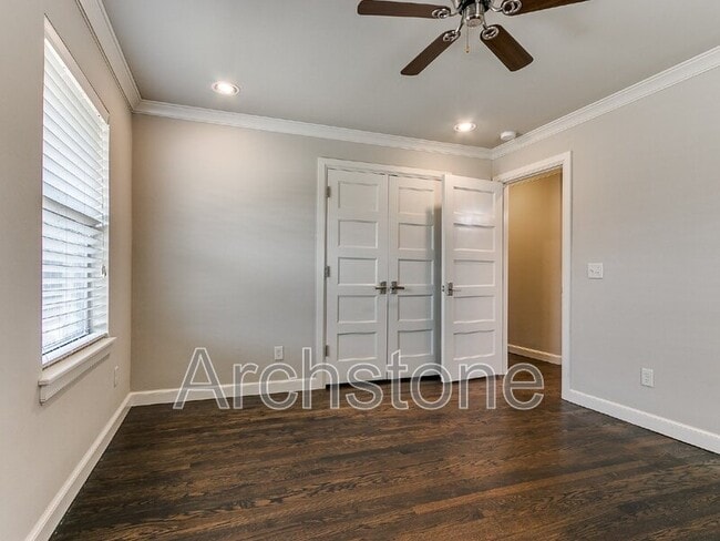 Building Photo - 9631 Stratford Dr
