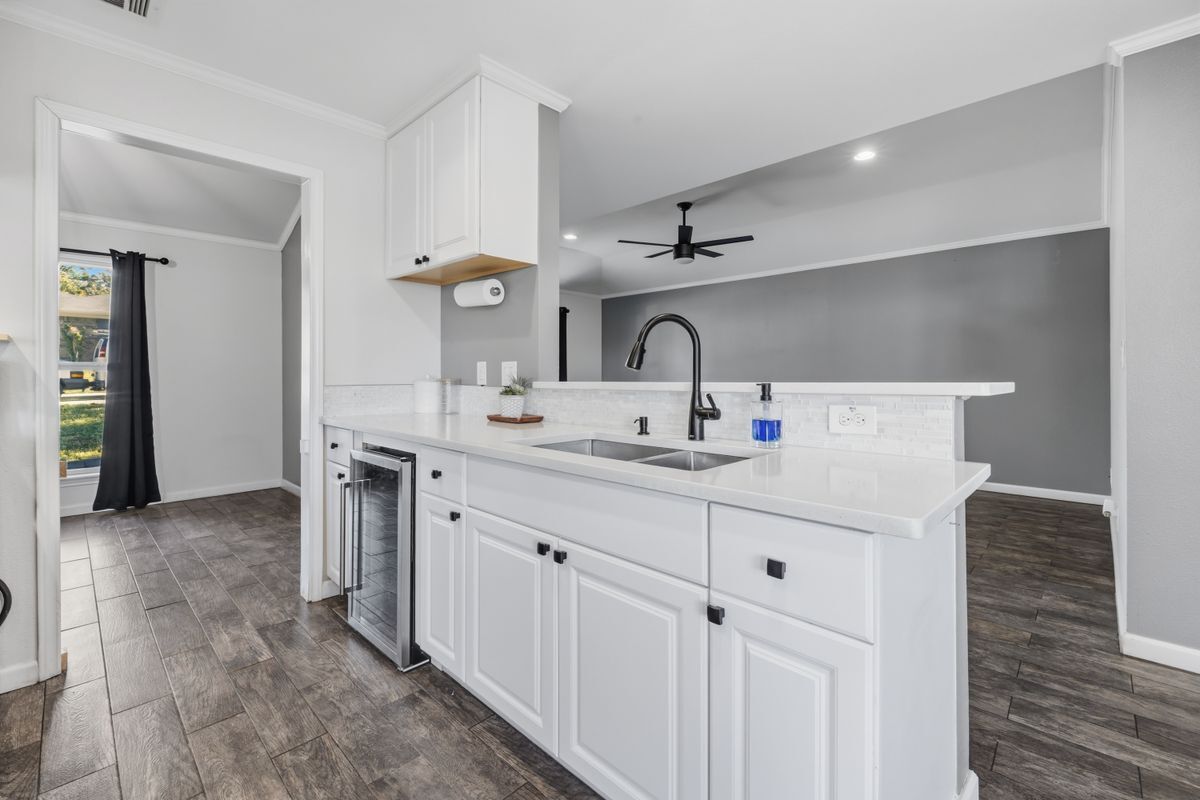 Building Photo - 1607 Malibu Dr