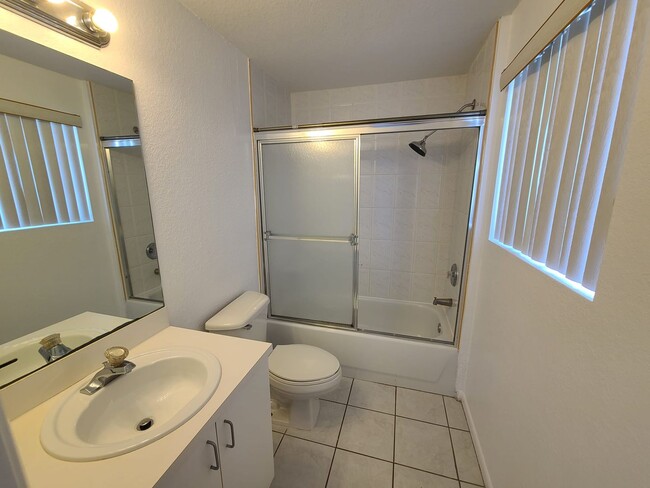 Building Photo - SPACIOUS 2/2 LOCATED IN THE HEART OF HOLLY...