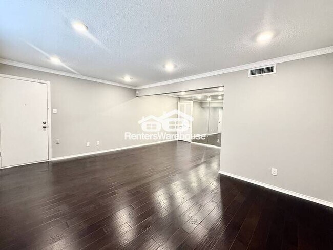 Building Photo - 2 Bed / 2 Bath Condo in Gated, Secluded Co...