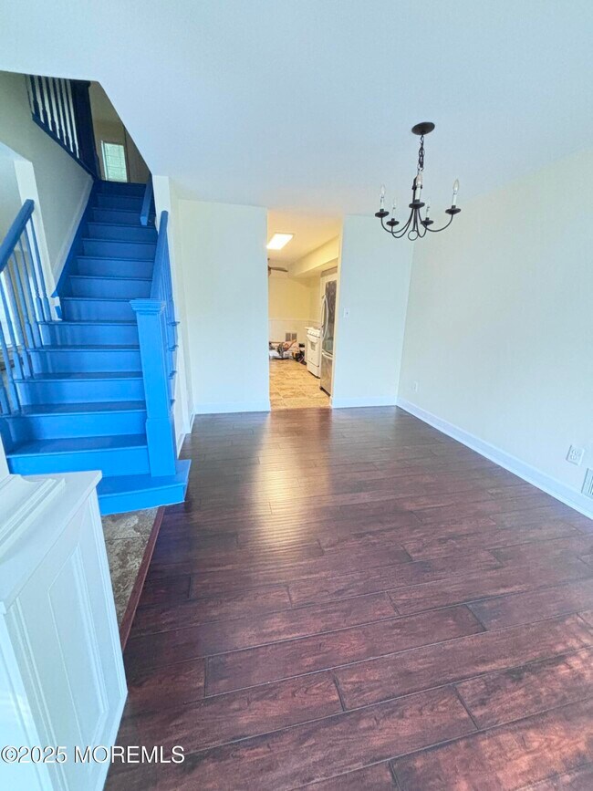 Building Photo - 258 Teasdale Pl