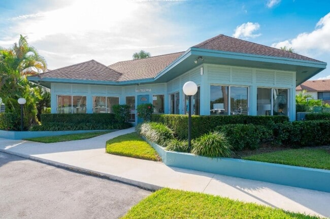 Building Photo - 2/2 First Floor in Poppleton Creek!