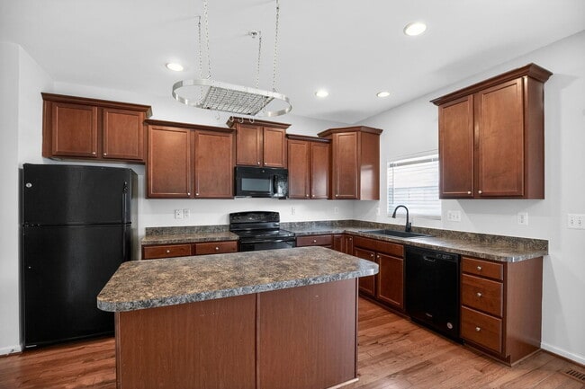 Building Photo - 2864 Hedgerow Pl