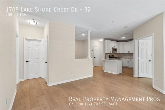 Building Photo - 1708 Lake Shore Crest Dr