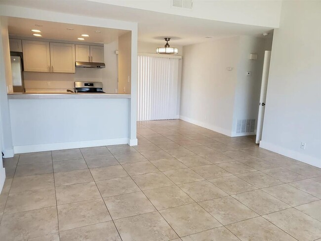 Building Photo - 96 Lakeview Cir