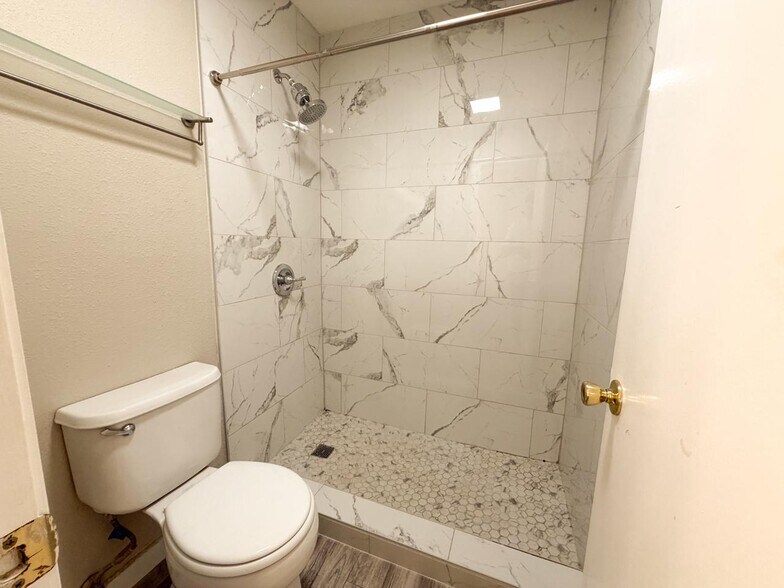 Building Photo - 6034 Gaelic