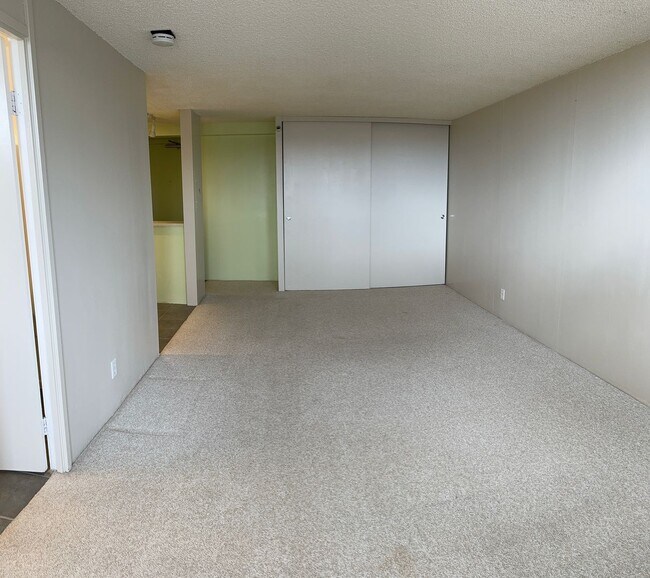 Building Photo - Studio with Full Bath, 1 assigned parking ...