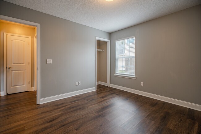 Building Photo - 717 Highgrove Ct