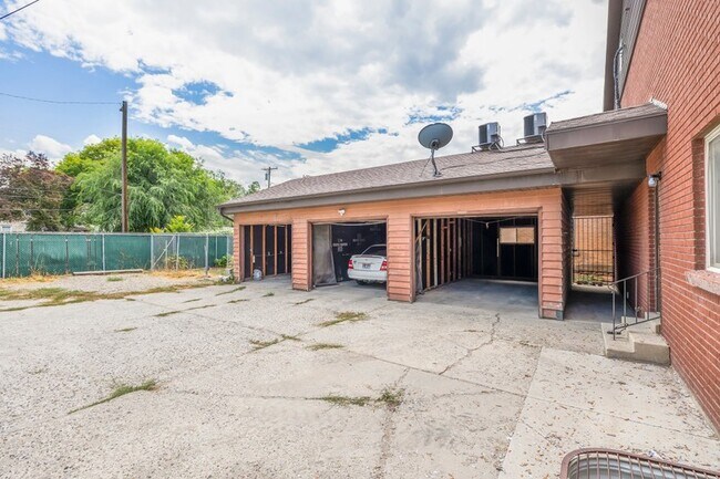 Building Photo - 627 S 500 E