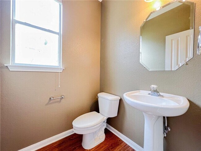 Building Photo - 1009 Hidden View Pl