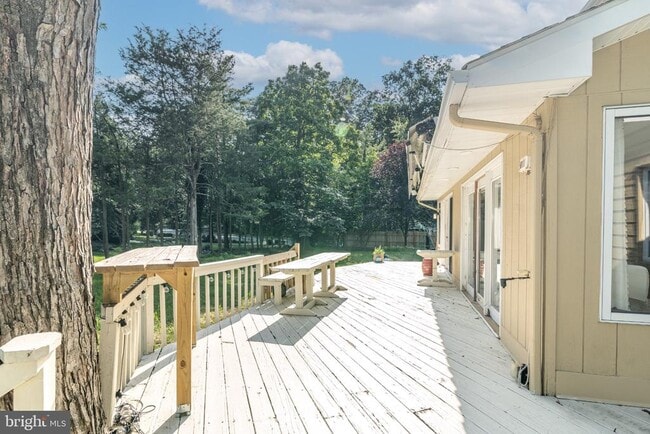 Building Photo - 1800 Lark Ln