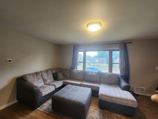 Building Photo - 808 S Jessica Ave