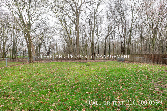 Building Photo - 25995 Tallwood Dr