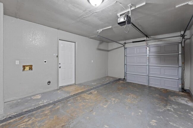 Building Photo - 580 Plaza Ct