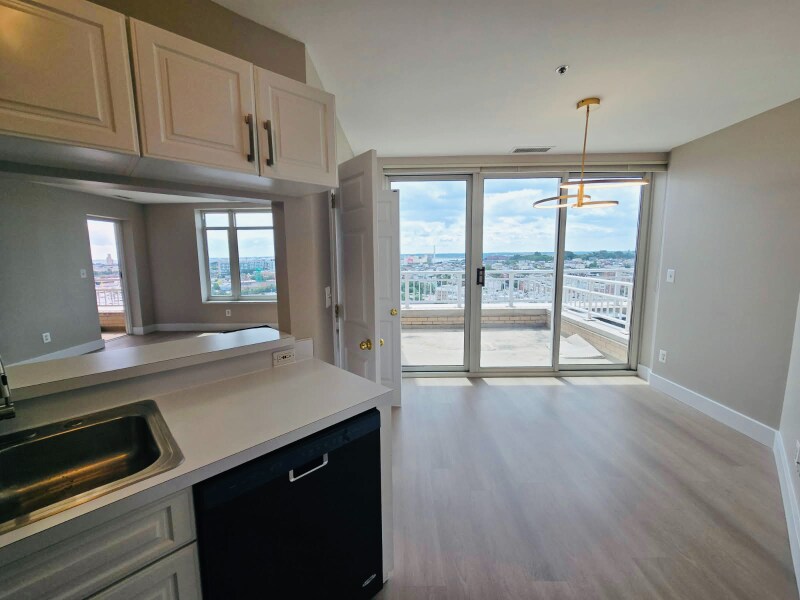 Building Photo - 100 Harborview Dr