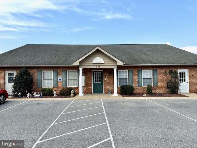 Building Photo - 531 W Penn Ave