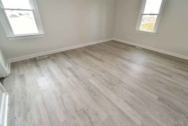 Building Photo - 505 E Birchwood Dr