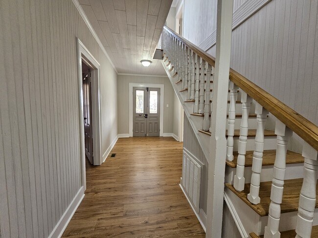 Building Photo - 359 Flat Rock Rd