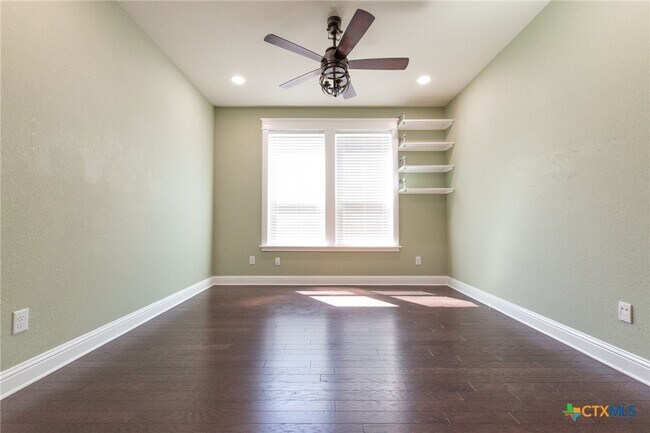 Building Photo - 846 Olive Ln