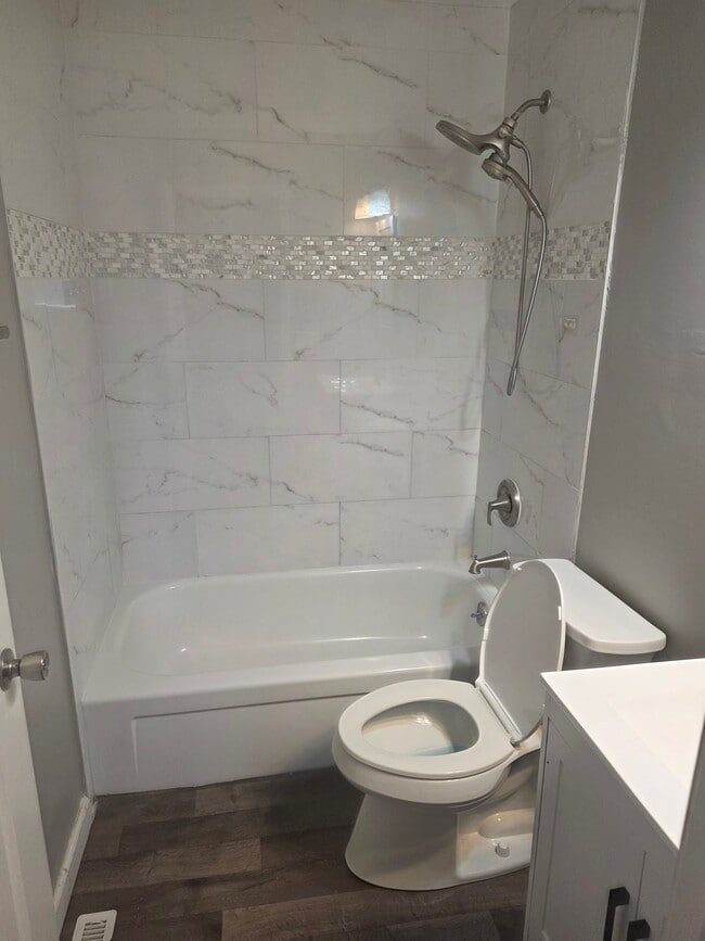 Building Photo - 5817 Satinwood Dr