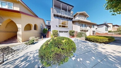 Building Photo - Charming, Renovated 3BR + Sunroom / 3.5 BA...