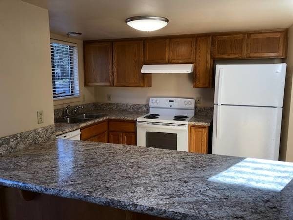 Building Photo - 2008 NE Patterson Ct