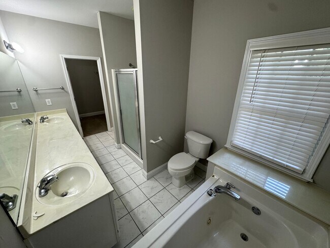 Building Photo - Great 3br House (plus Bonus Room) in East Athens!