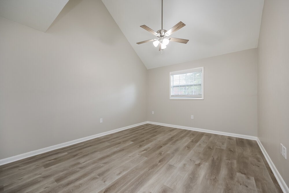 Building Photo - 104 1st St Ct