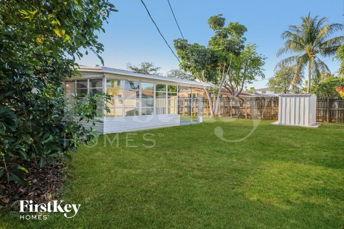 Building Photo - 16310 SW 100th Ct