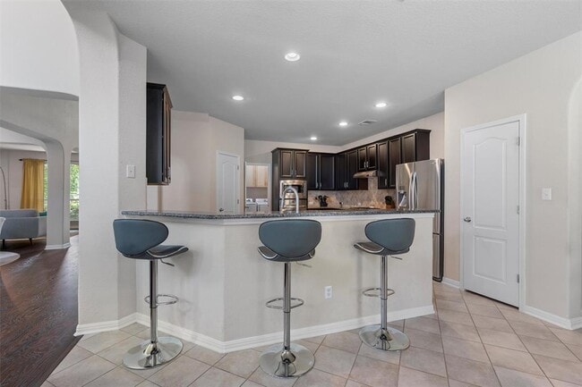 Building Photo - 4399 Green Tree Dr